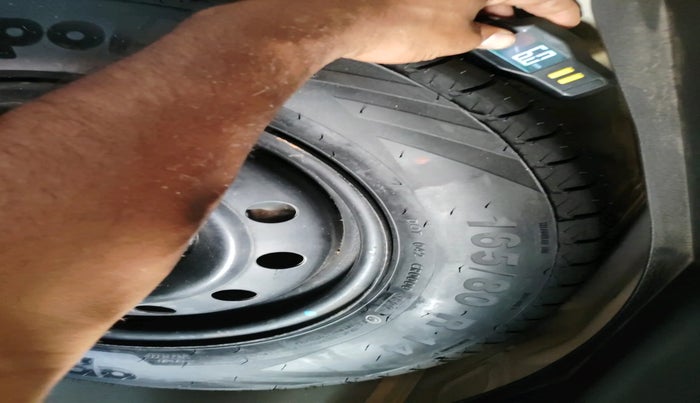 2013 Maruti Swift VXI, Petrol, Manual, 54,058 km, tyre