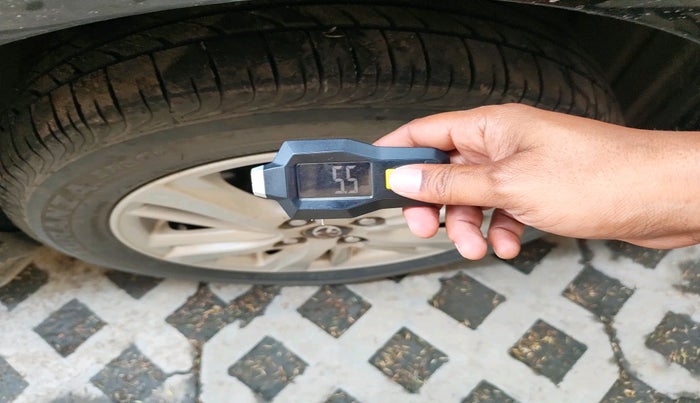2020 Toyota YARIS V MT, Petrol, Manual, 24,181 km, tyre
