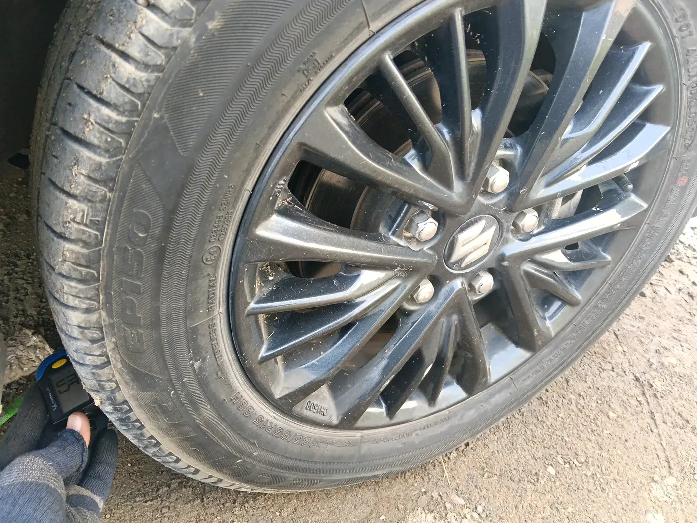 2022 Maruti XL6 ALPHA AT, Petrol, Automatic, 28,000 km, tyre