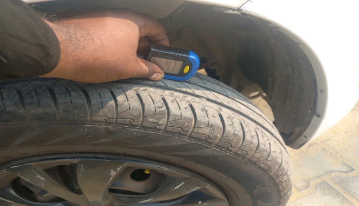 2016 Maruti Swift Dzire VDI, Diesel, Manual, 1,05,676 km, tyre