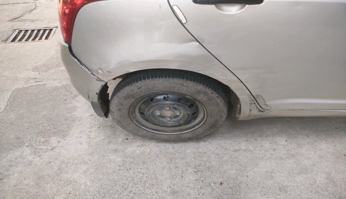 2010 Maruti Swift LXI, Petrol, Manual, 1,00,318 km, tyre