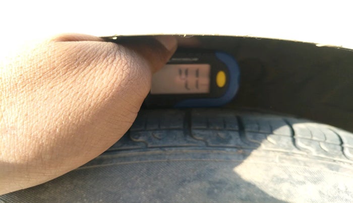 2014 Hyundai Xcent S 1.2, Petrol, Manual, 81,100 km, tyre