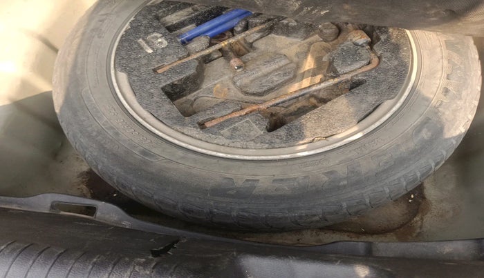 2012 Hyundai New Elantra 1.6 SX MT DIESEL, Diesel, Manual, 1,44,467 km, tyre