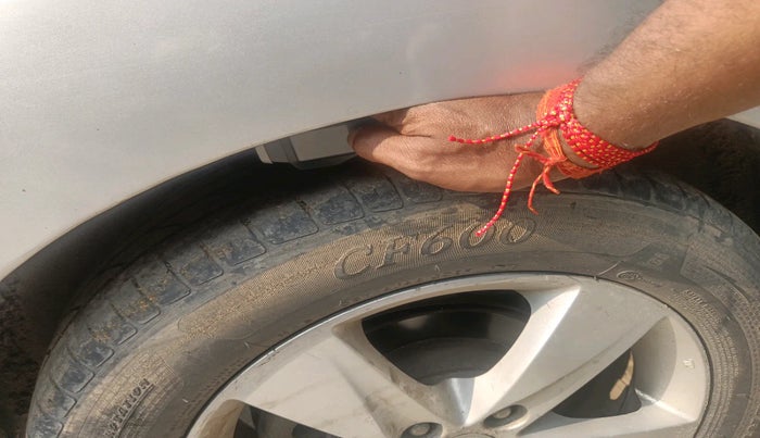 2012 Hyundai New Elantra 1.6 SX MT DIESEL, Diesel, Manual, 1,44,467 km, tyre