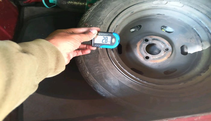 2016 Renault Kwid RXT 1.0 AMT, Petrol, Automatic, 59,890 km, tyre