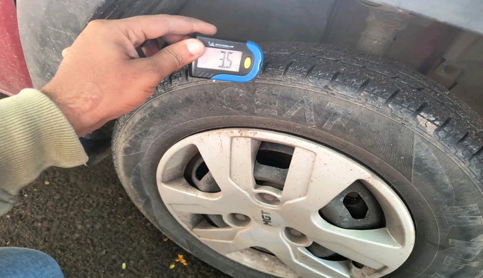 2016 Renault Kwid RXT 1.0 AMT, Petrol, Automatic, 59,890 km, tyre