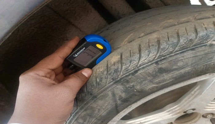 2016 Maruti Swift ZXI, Petrol, Manual, 1,36,522 km, tyre