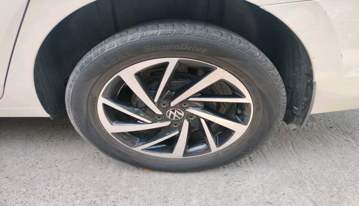 2023 Volkswagen VIRTUS TOPLINE TSI 1.0 AT, Petrol, Automatic, 82,188 km, tyre