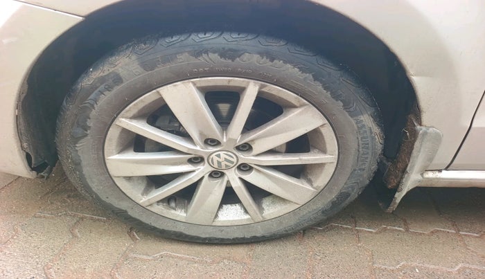 2016 Volkswagen Polo HIGHLINE1.2L, Petrol, Manual, 79,978 km, tyre