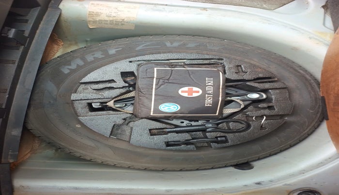 2016 Volkswagen Polo HIGHLINE1.2L, Petrol, Manual, 79,978 km, tyre