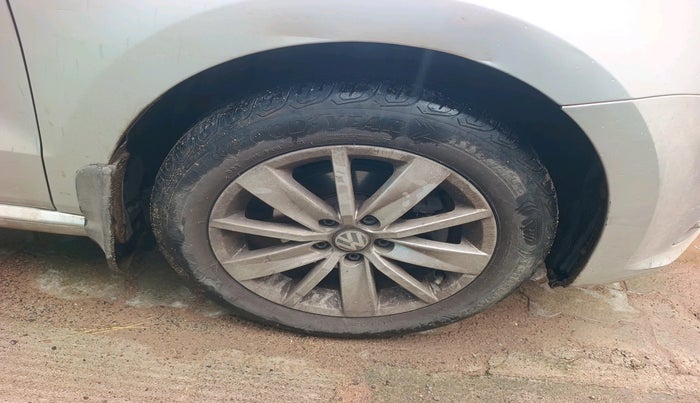 2016 Volkswagen Polo HIGHLINE1.2L, Petrol, Manual, 79,978 km, tyre