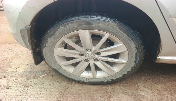 2016 Volkswagen Polo HIGHLINE1.2L, Petrol, Manual, 79,978 km, tyre