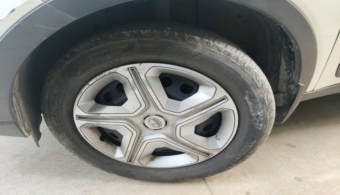 2022 Tata NEXON XMA SUNROOF PETROL, Petrol, Automatic, 90,000 km, tyre