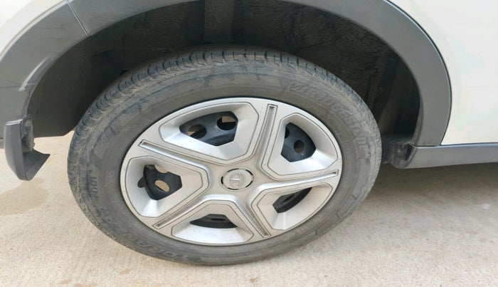 2022 Tata NEXON XMA SUNROOF PETROL, Petrol, Automatic, 90,000 km, tyre