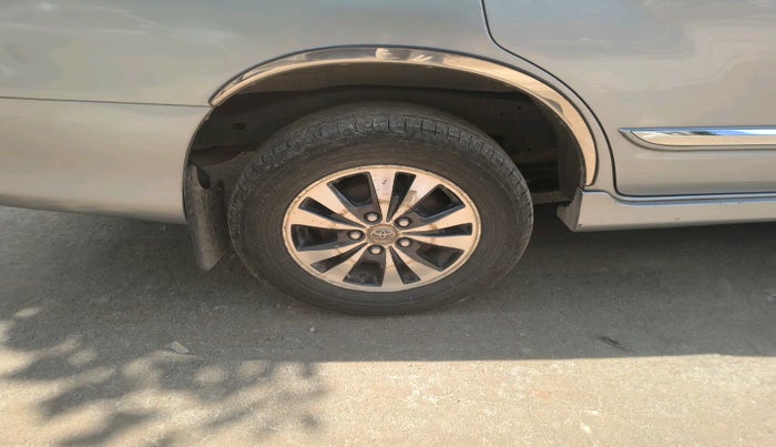 2015 Toyota Innova 2.5 VX 8 STR, Diesel, Manual, 1,88,681 km, tyre