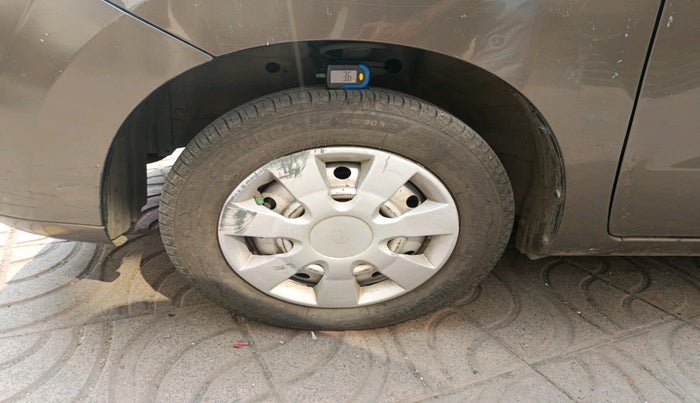 2012 Maruti Wagon R 1.0 LXI CNG, Petrol, Manual, 1,37,244 km, tyre