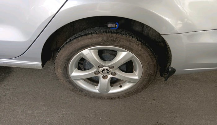 2013 Skoda Rapid AMBITION 1.6 MPI MT, Petrol, Manual, 57,471 km, tyre