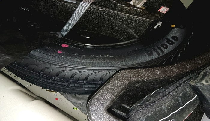 2013 Skoda Rapid AMBITION 1.6 MPI MT, Petrol, Manual, 57,471 km, tyre