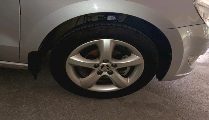 2013 Skoda Rapid AMBITION 1.6 MPI MT, Petrol, Manual, 57,471 km, tyre