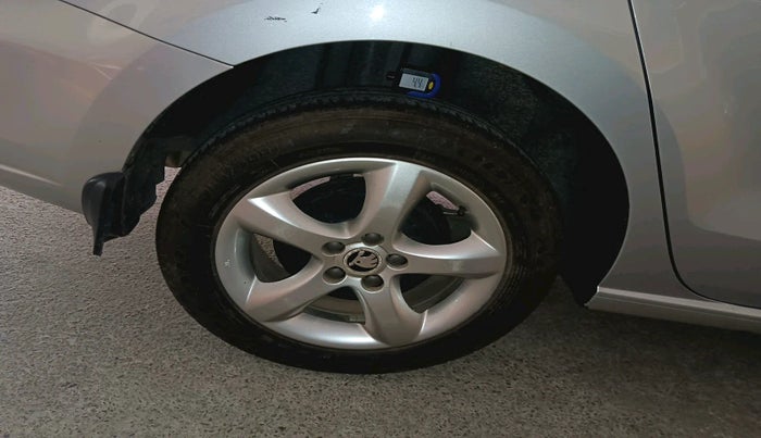 2013 Skoda Rapid AMBITION 1.6 MPI MT, Petrol, Manual, 57,471 km, tyre