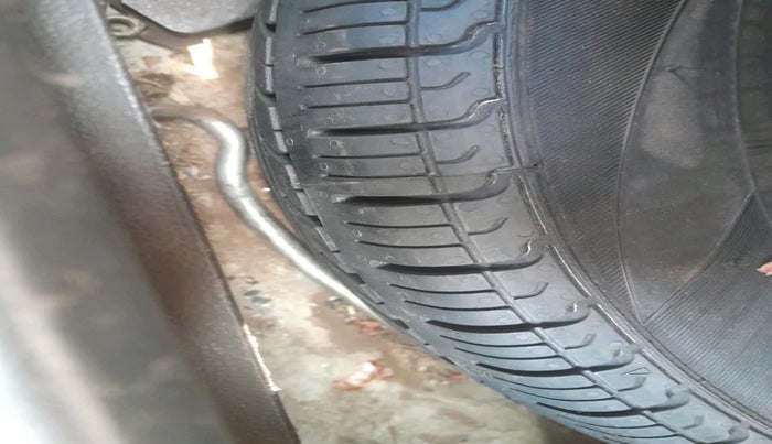 2016 Maruti Alto 800 LXI, Petrol, Manual, 2,38,301 km, tyre