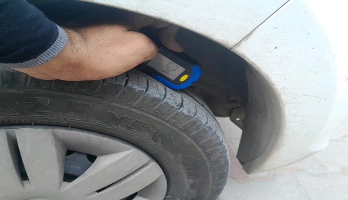 2016 Maruti Alto 800 LXI, Petrol, Manual, 2,38,301 km, tyre