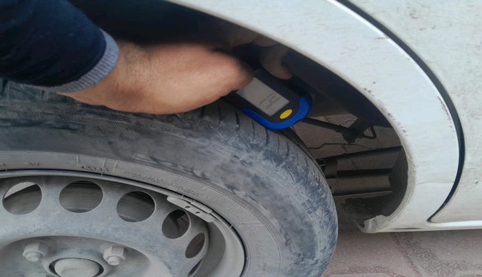 2016 Maruti Alto 800 LXI, Petrol, Manual, 2,38,301 km, tyre