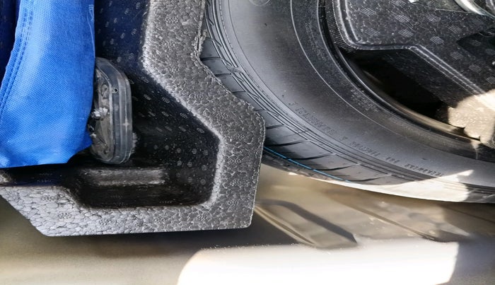 2018 Maruti Ciaz ALPHA  AT 1.4  PETROL, Petrol, Automatic, 92,362 km, tyre