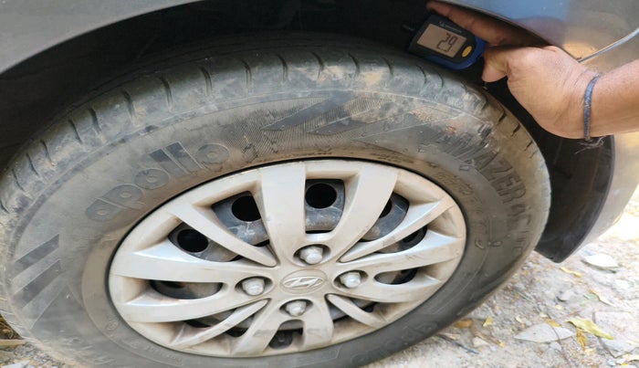 2013 Hyundai i10 MAGNA 1.1, Petrol, Manual, 1,19,844 km, tyre