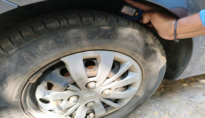 2013 Hyundai i10 MAGNA 1.1, Petrol, Manual, 1,19,844 km, tyre