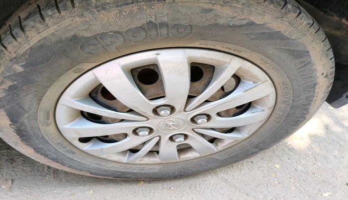 2013 Hyundai i10 MAGNA 1.1, Petrol, Manual, 1,19,844 km, tyre