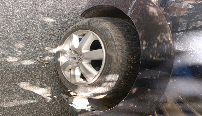 2011 Volkswagen Vento HIGHLINE 1.6 MPI, Petrol, Manual, 16,603 km, tyre