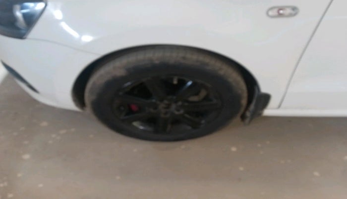 2011 Volkswagen Polo HIGHLINE 1.6L, Petrol, Manual, 66,208 km, tyre