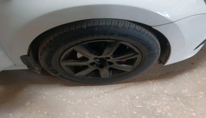 2011 Volkswagen Polo HIGHLINE 1.6L, Petrol, Manual, 66,208 km, tyre