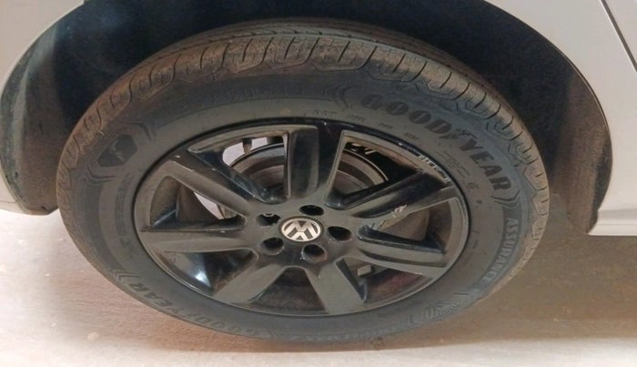 2011 Volkswagen Polo HIGHLINE 1.6L, Petrol, Manual, 66,208 km, tyre