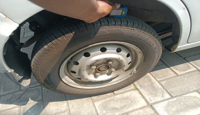 2013 Maruti Wagon R 1.0 LXI CNG, Petrol, Manual, 72,258 km, tyre