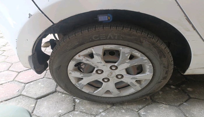 2015 Hyundai Grand i10 SPORTZ 1.2 KAPPA VTVT, Petrol, Manual, 2,39,799 km, tyre