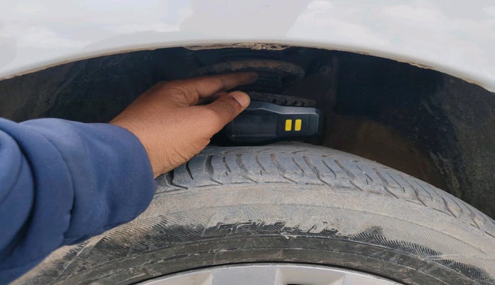 2015 Volkswagen Vento COMFORTLINE DIESEL 1.5, Diesel, Manual, 1,56,296 km, tyre