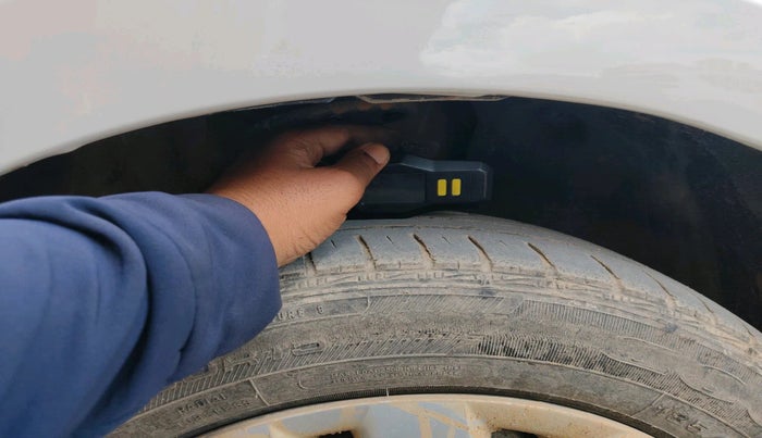 2015 Volkswagen Vento COMFORTLINE DIESEL 1.5, Diesel, Manual, 1,56,296 km, tyre