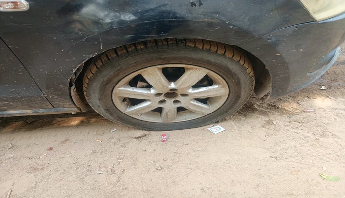 2012 Volkswagen Vento HIGHLINE DIESEL 1.6, Diesel, Manual, 1,04,659 km, tyre