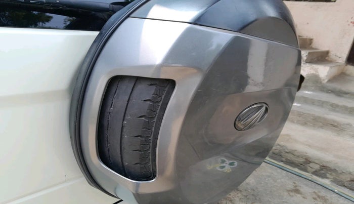 2018 Mahindra TUV300 T10, Diesel, Manual, 1,37,924 km, tyre