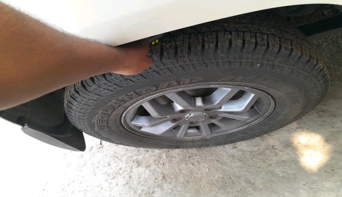 2018 Mahindra TUV300 T10, Diesel, Manual, 1,37,924 km, tyre