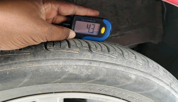 2014 Honda Brio VX MT, Petrol, Manual, 5,91,514 km, tyre