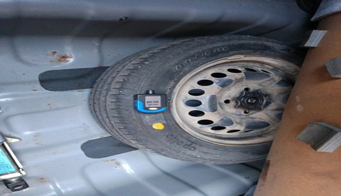 2017 Hyundai Xcent S AT 1.2, Petrol, Automatic, 40,220 km, tyre