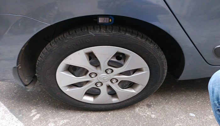 2017 Hyundai Xcent S AT 1.2, Petrol, Automatic, 40,220 km, tyre