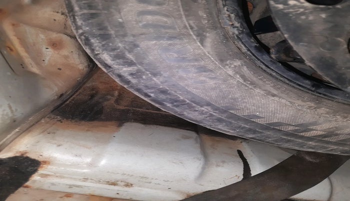 2016 Mahindra Kuv100 K4 5 STR, Petrol, Manual, 1,06,429 km, tyre