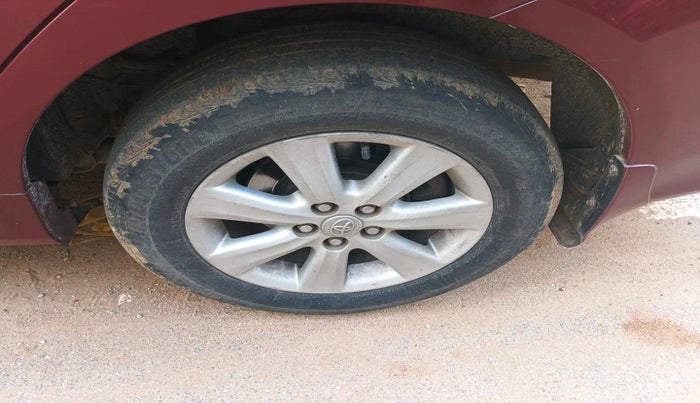 2010 Toyota Corolla Altis G PETROL, Petrol, Manual, 85,980 km, tyre