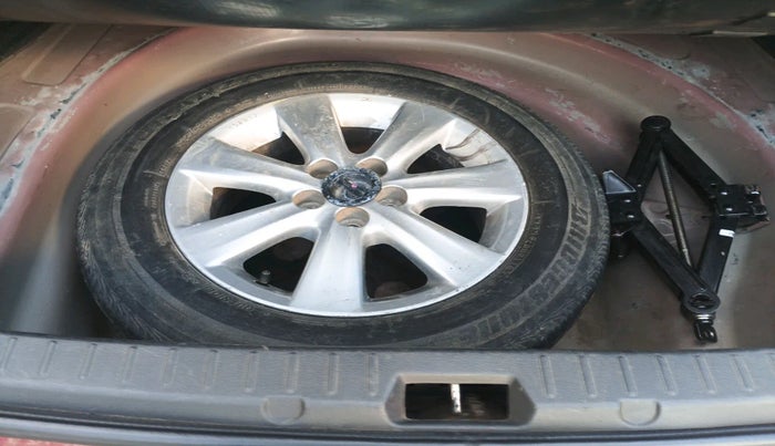 2010 Toyota Corolla Altis G PETROL, Petrol, Manual, 85,980 km, tyre