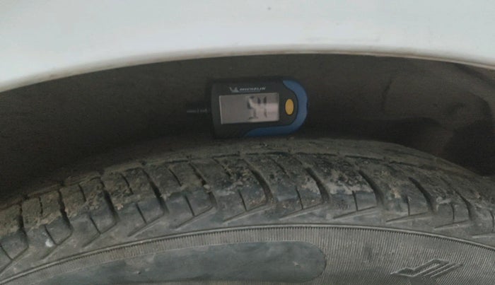 2013 Maruti Wagon R 1.0 LXI CNG, Petrol, Manual, 2,02,936 km, tyre