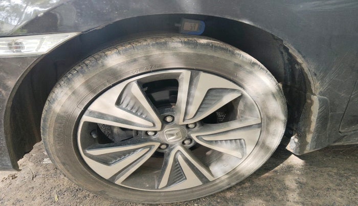 2019 Honda Civic 1.8L I-VTEC ZX CVT, Petrol, Automatic, 1,30,299 km, tyre
